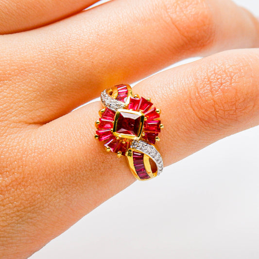 แหวนทอง9K ฝังพลอย ทับทิมสยาม (SiamRuby) + เพชร (Diamond)