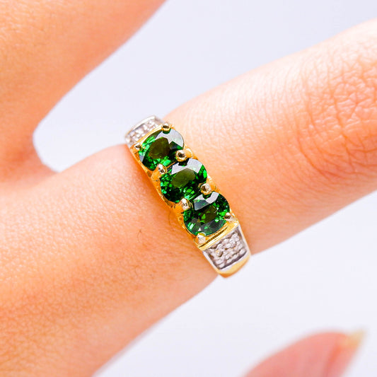 แหวนทอง9K ฝังพลอย ซาโวไรท์ (Tsavorite) + เพชร (Diamond)