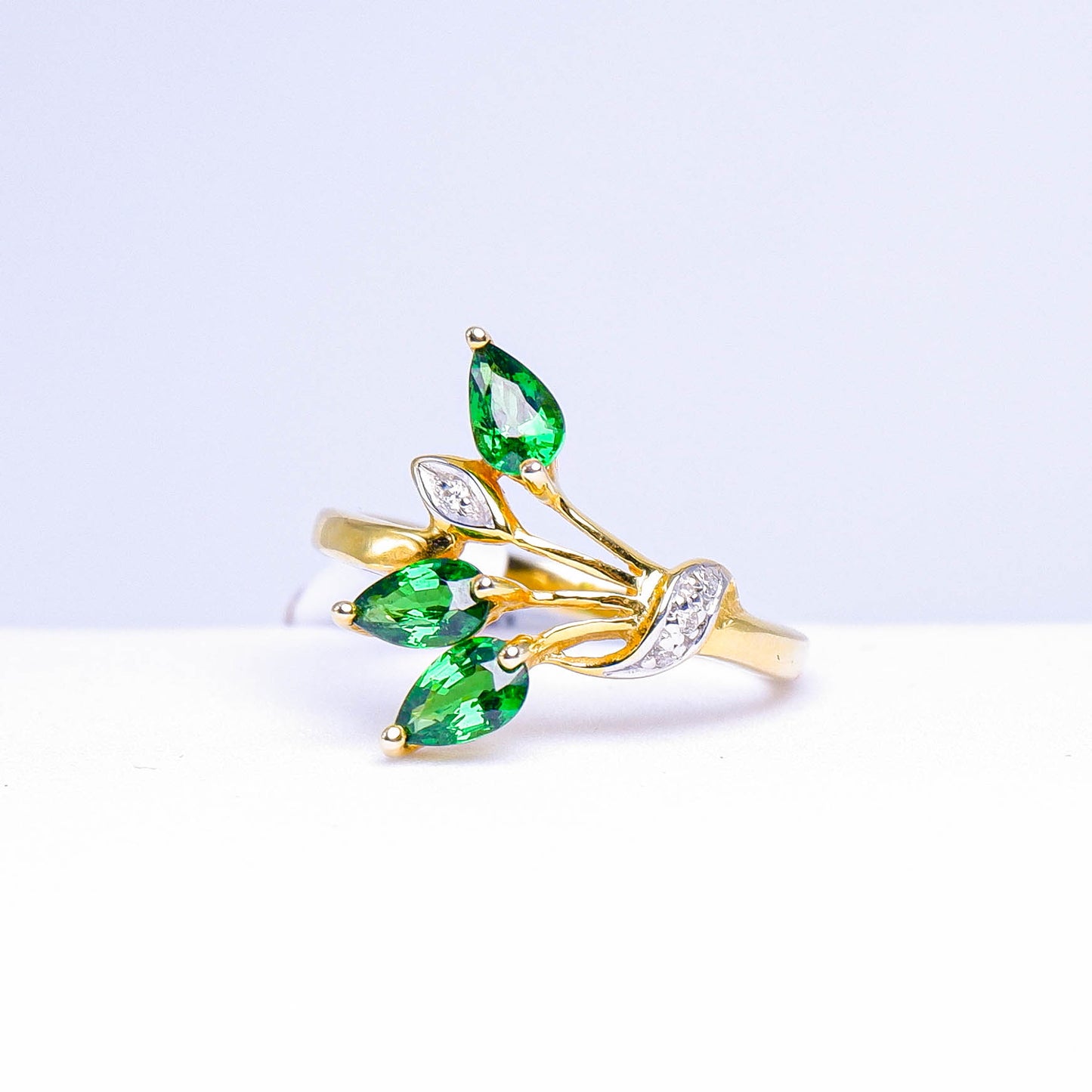 แหวนทอง9K ฝังพลอย ซาโวไรท์ (Tsavorite) + เพชร (Diamond)