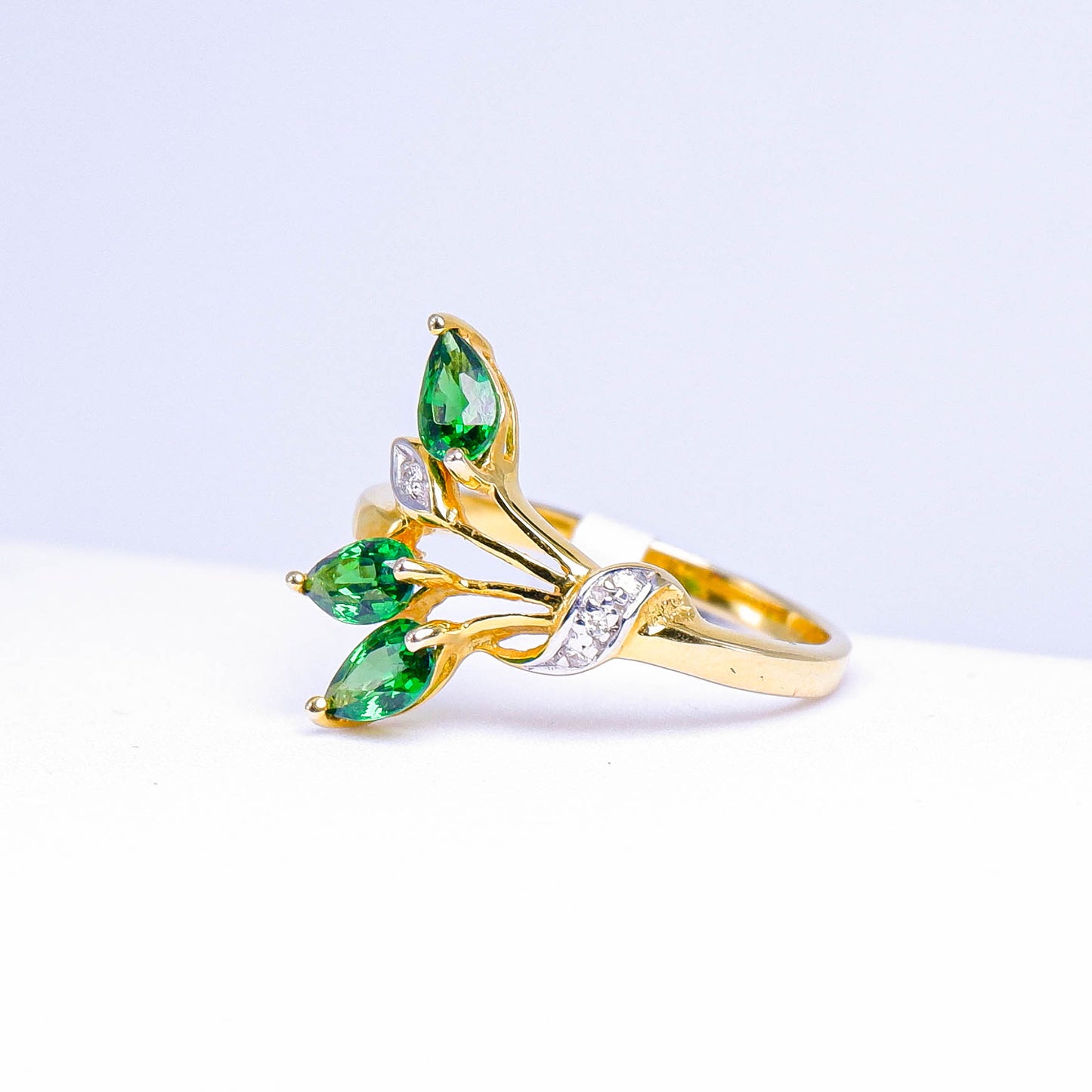 แหวนทอง9K ฝังพลอย ซาโวไรท์ (Tsavorite) + เพชร (Diamond)