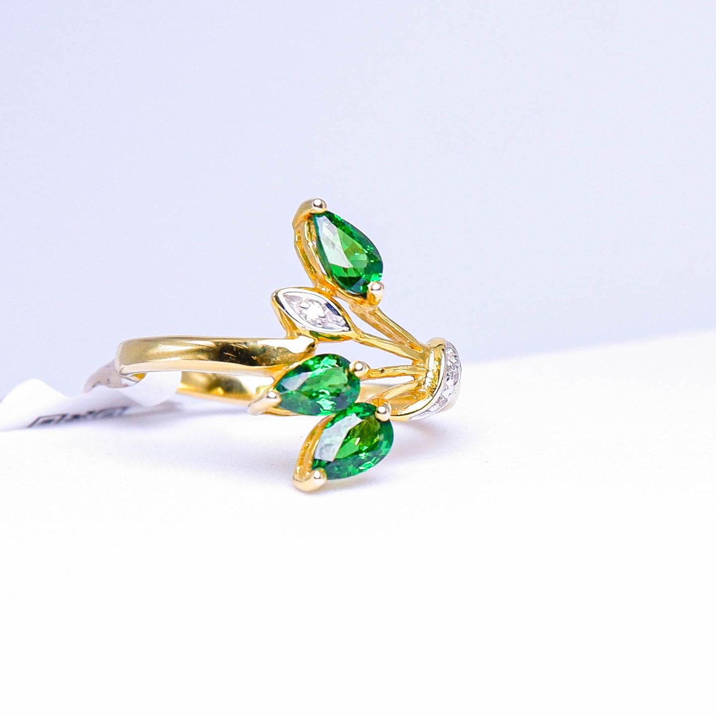 แหวนทอง9K ฝังพลอย ซาโวไรท์ (Tsavorite) + เพชร (Diamond)